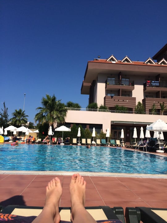 Einer von vielen Pools Hane Family Resort