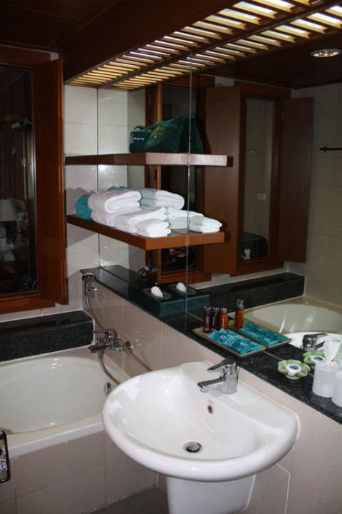 Bad Phuket Marriott Resort & Spa Merlin Beach