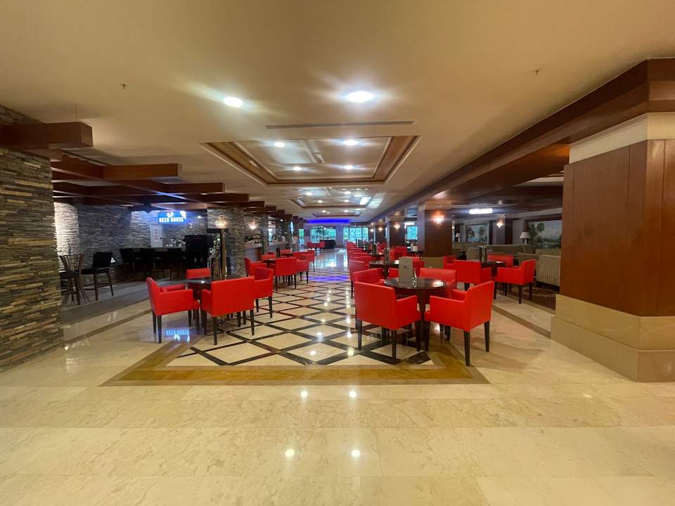 Lobby Crystal Family Comfort Collection