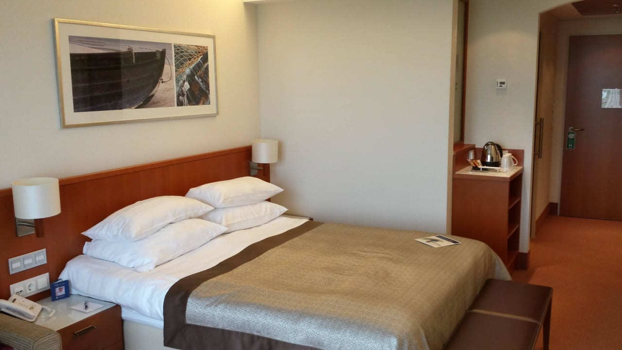 Bett ATLANTIC Hotel Wilhelmshaven