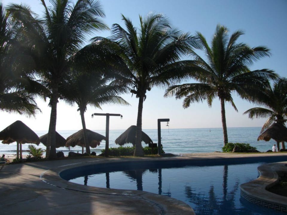 Hotelpool Mahekal Beach Resort