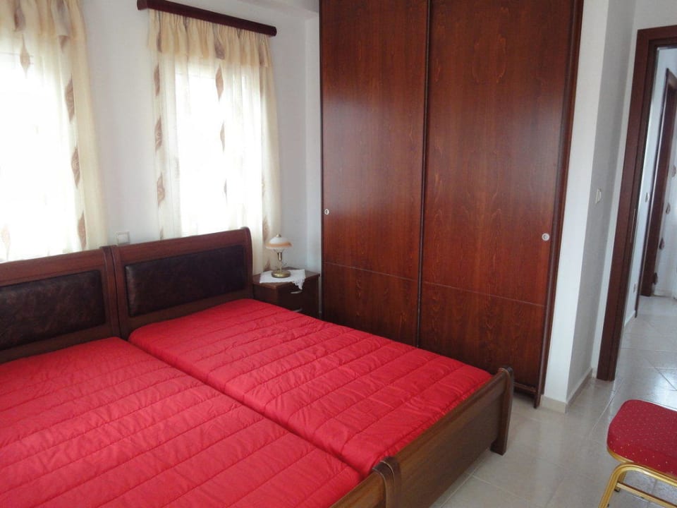 Twin singles room Almaia Villas