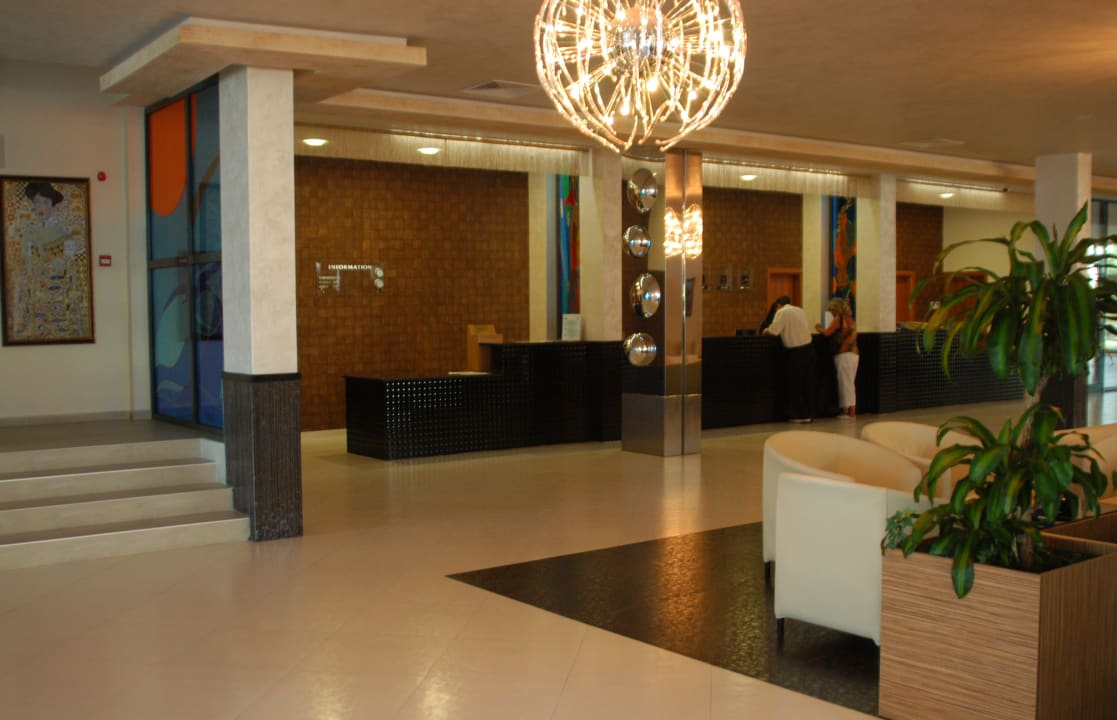 Lobby Hotel Glarus Beach