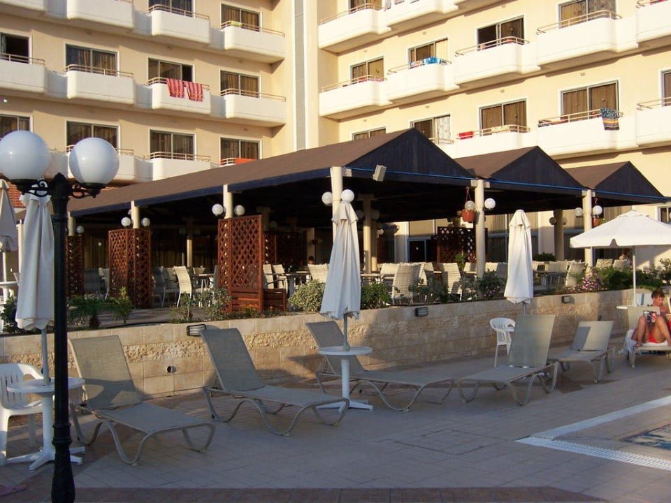 Überdachte Terrasse Hotel Nestor