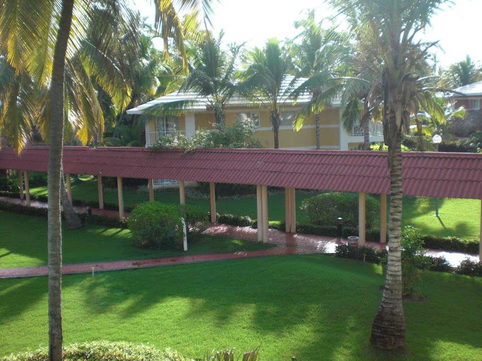 Gartenanlage - Überdachter Hauptweg Grand Palladium Select Bávaro Resort & Spa