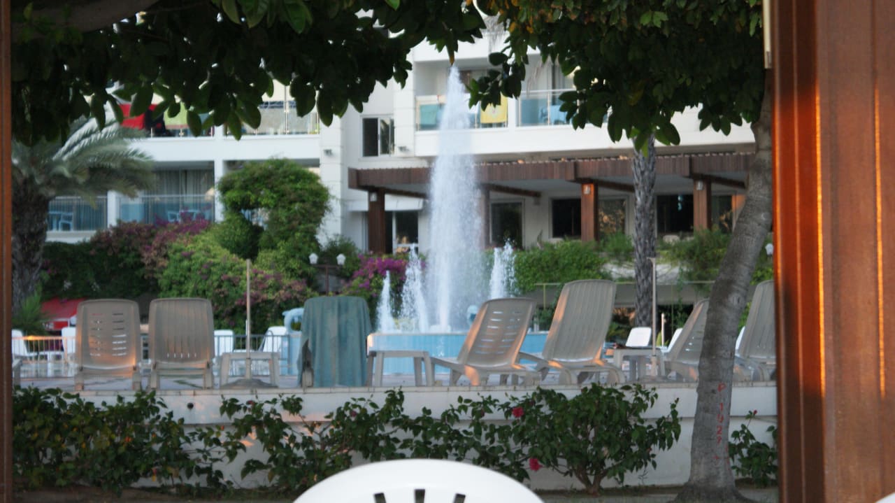Springbrunnen im Pool (nur abends an) Top Hotel