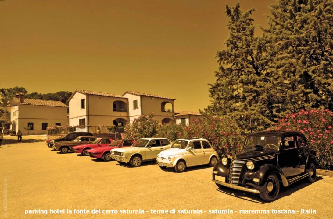 Parcheggio interno Hotel la Fonte del CerroSaturna Hotel la Fonte del Cerro Saturnia