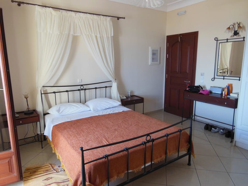 Schönes Bett aber bequem ist anders Hotel Epavlis