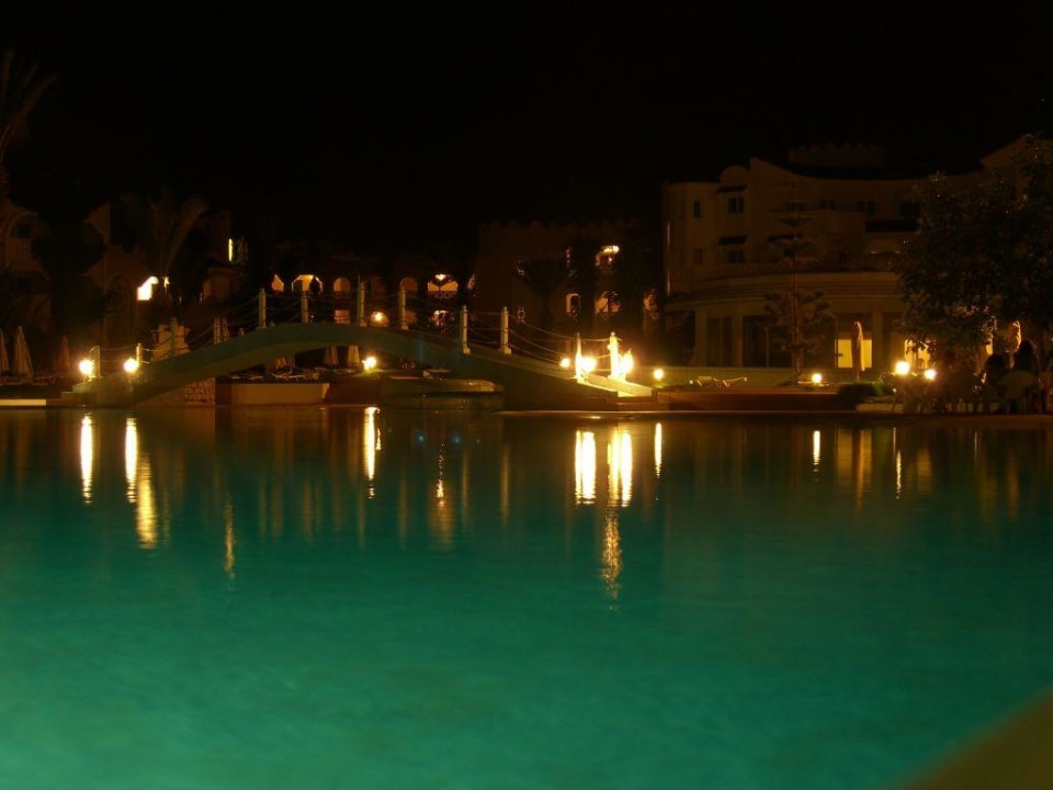 Pool nachts beleuchtet Mahdia Beach & Aquapark