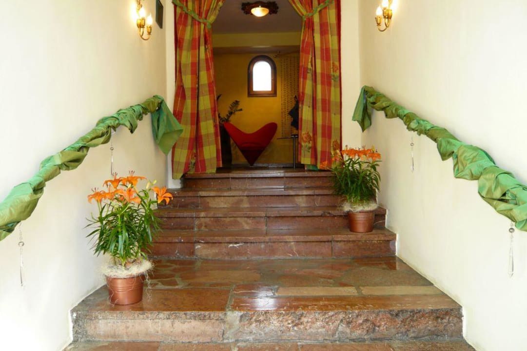 Treppenhaus zur Rezeption  Hotel Rosenvilla