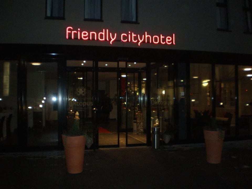 Eingang Friendly Cityhotel Oktopus