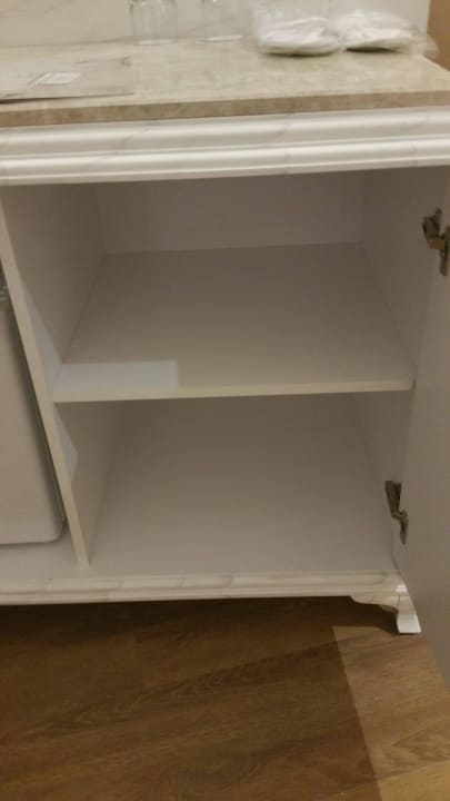 Schrank Litore Resort & Spa