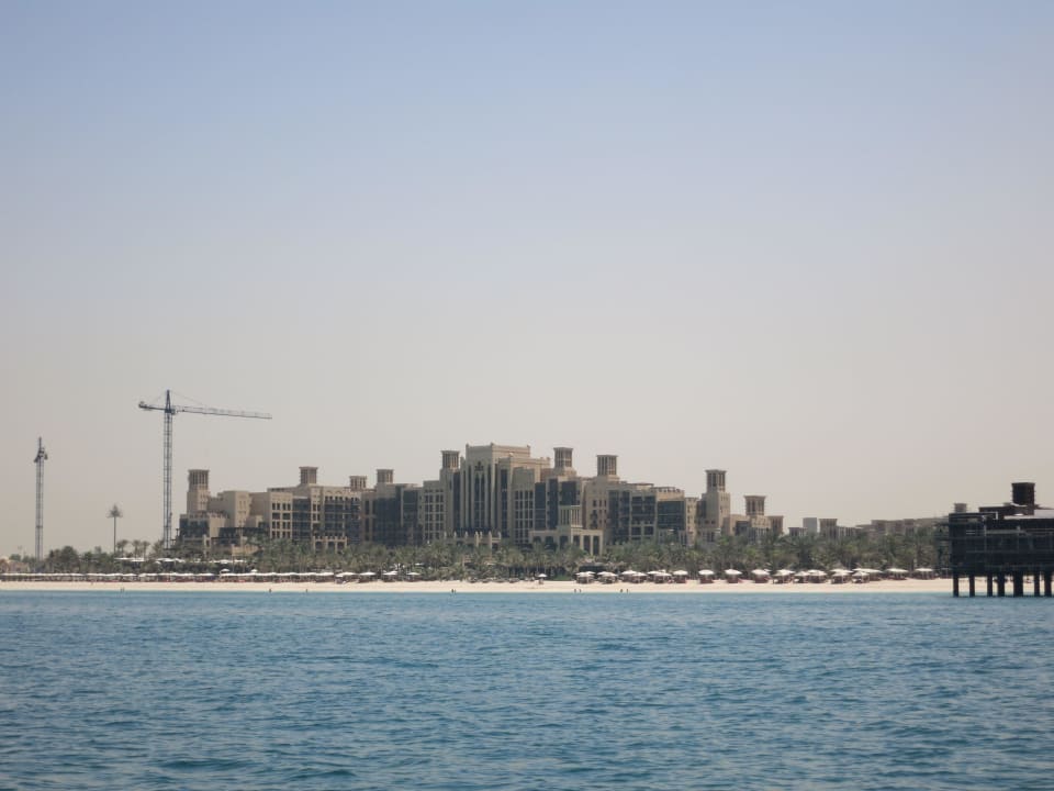 Blick auf's Hotel vom Meer Jumeirah Mina Al Salam