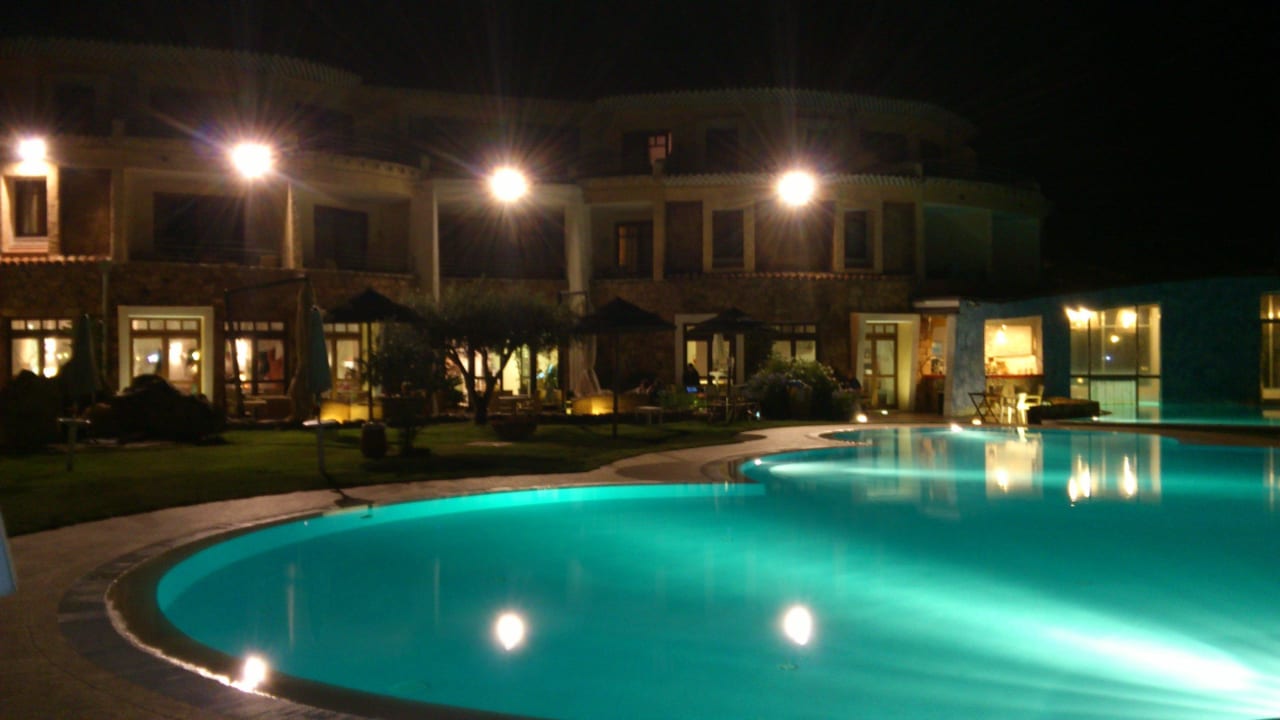 Hotel am Abend Hotel Resort & Spa Baia Caddinas