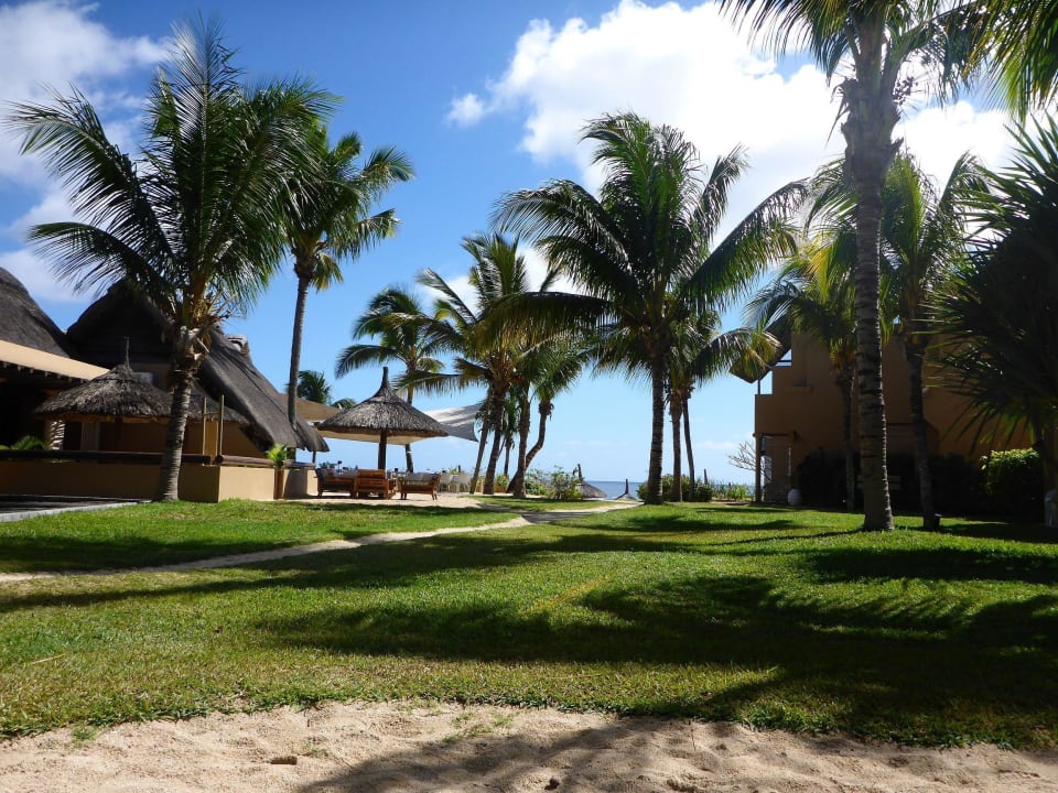 Garten mit Blick Richtung Meer Veranda Pointe aux Biches Hotel