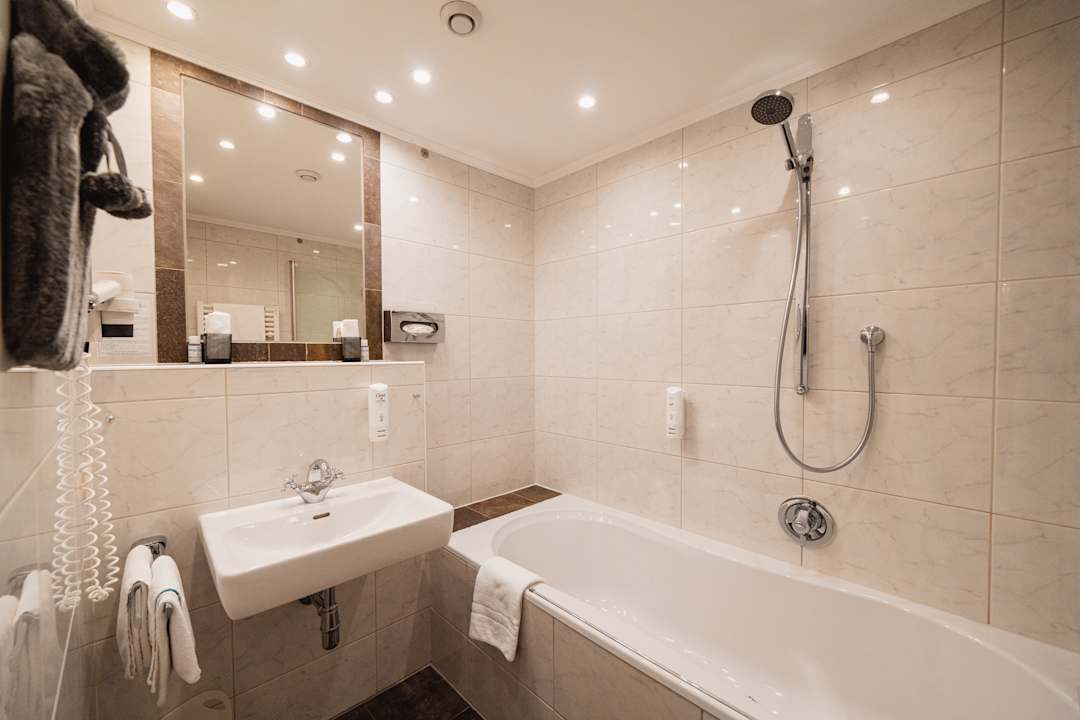 Zimmer Schindler Bed & Food Experience