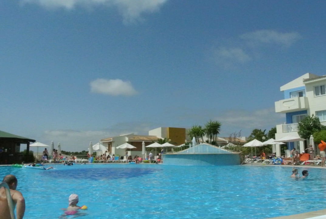 Einer der drei schönen Pools blau punta reina