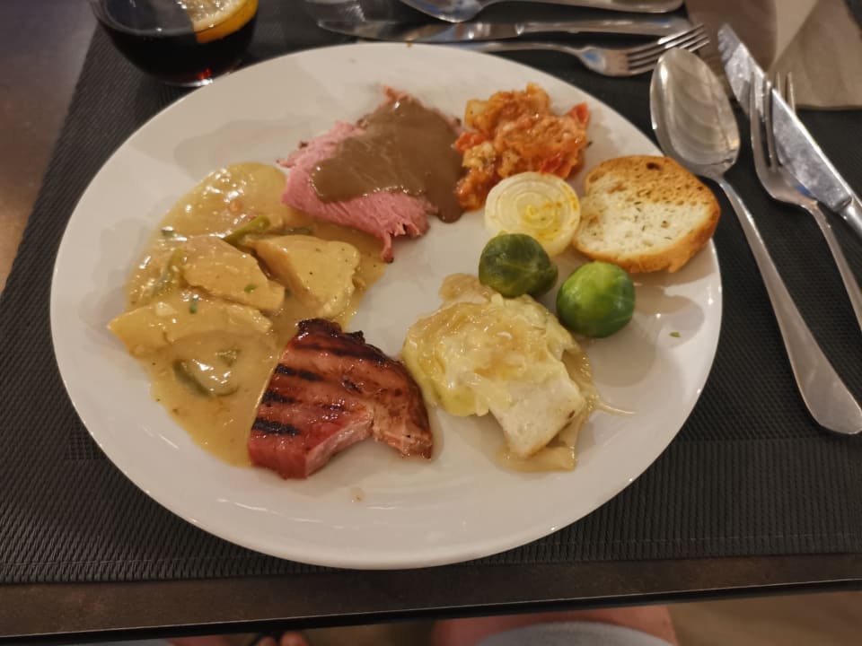 Gastro Crystal Springs Beach Hotel