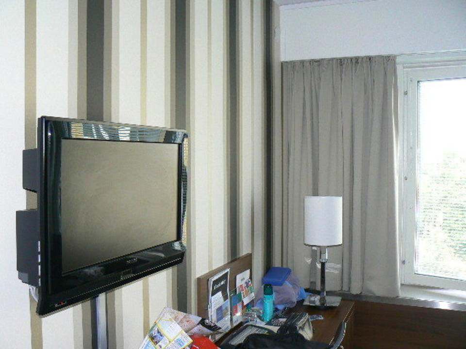 Schreibtisch und TV Best Western Plus Park City Solna