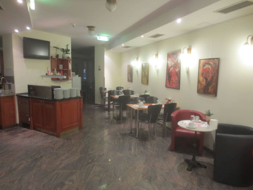 Cafe "Mi.Ro" Suite Hotel 900 m zur Oper