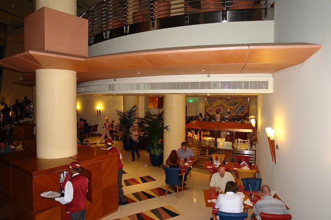 Buffetrestaurant "Views" Hotel Le Meridien Al Aqah Beach Resort