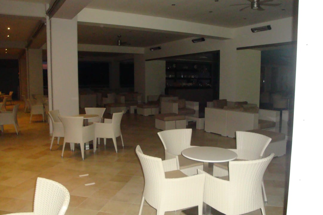 Restaurant - morgens um 6.00 Uhr Alea Hotel & Suites