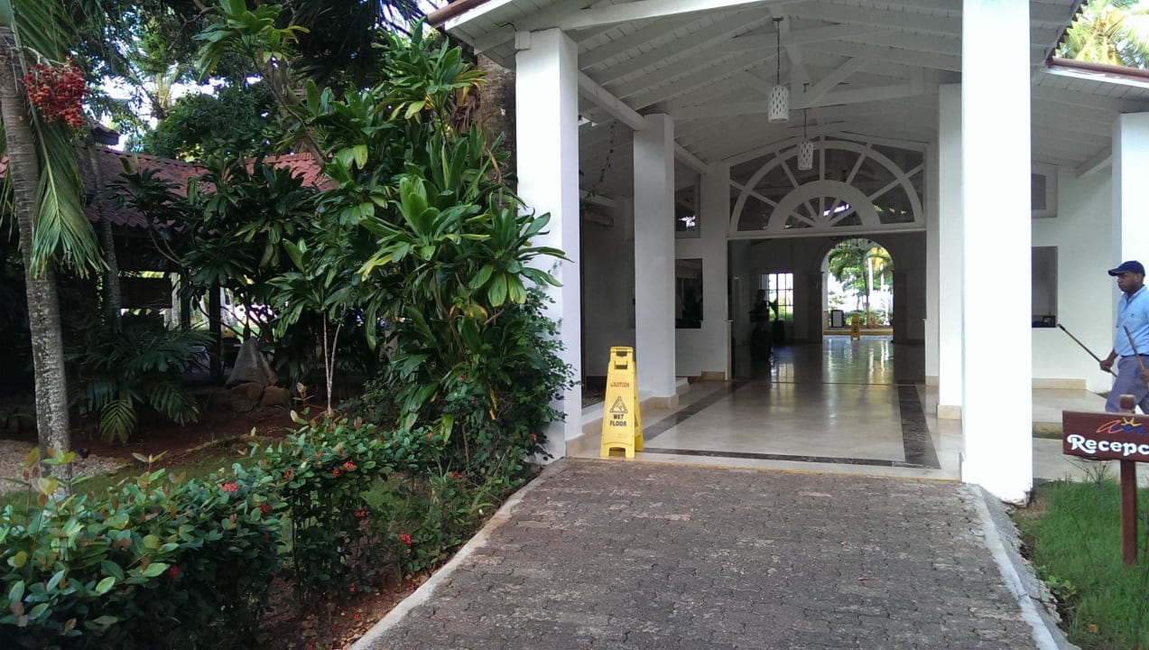 Lobby ohne Fenster Wyndham Alltra Samana