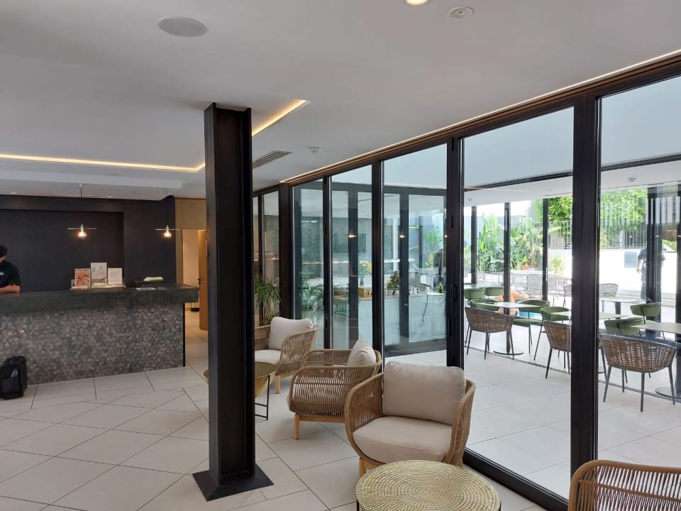 Lobby M. HOTEL