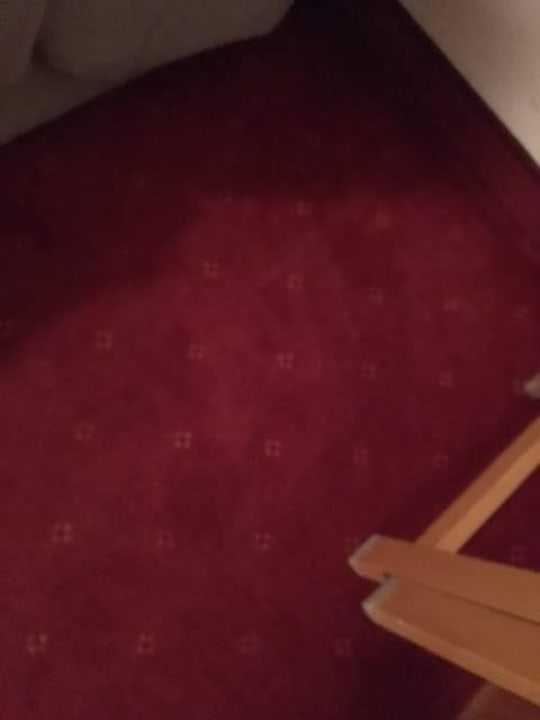 Verschmutzer Teppich Erlebnishotel Fendels