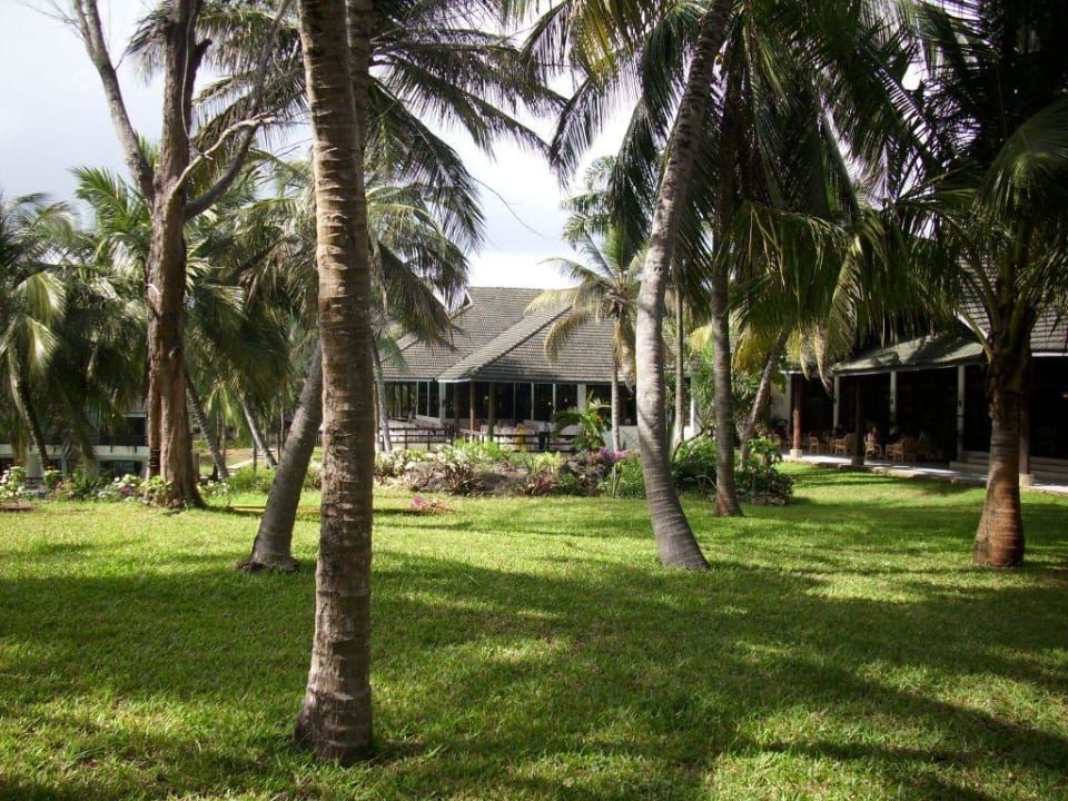 Blick zum Restaurant und zur Bar PrideInn Flamingo Beach Resort & Spa