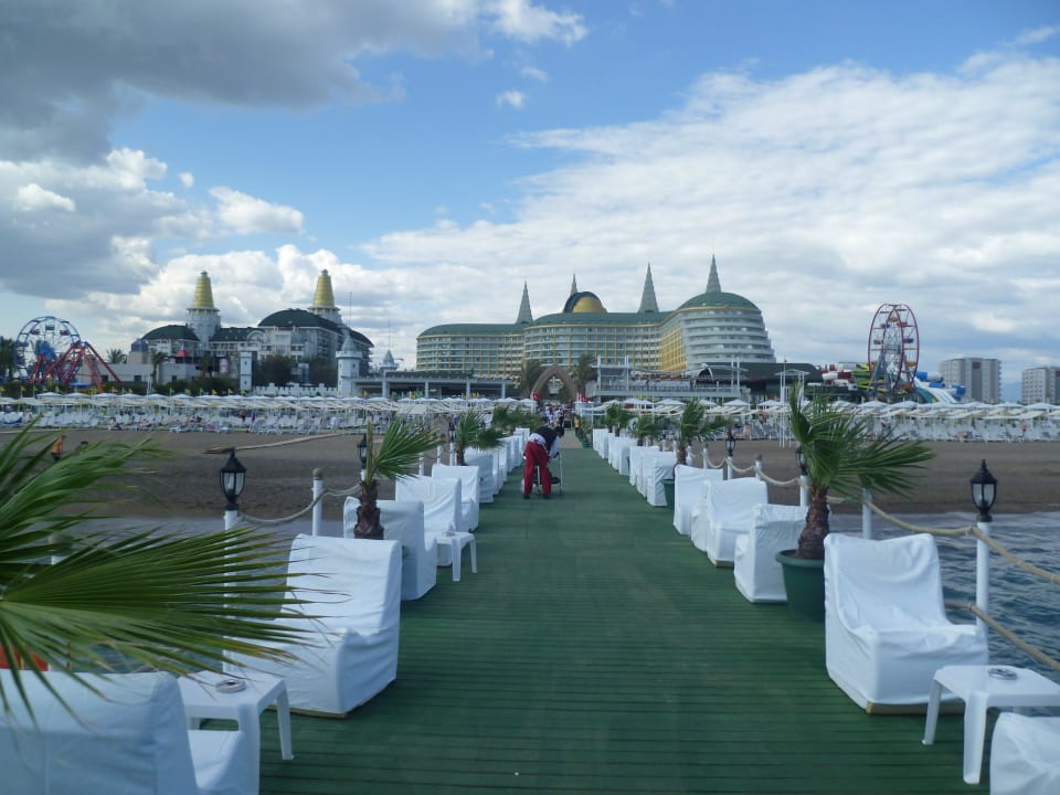 Blick vom Strand zum Hotel Hotel Delphin Imperial