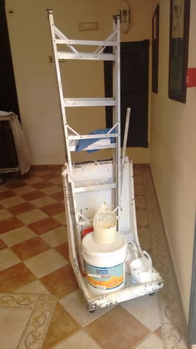 Am Hotel wird permanent ausgebessert Hotel Riu Palace Punta Cana