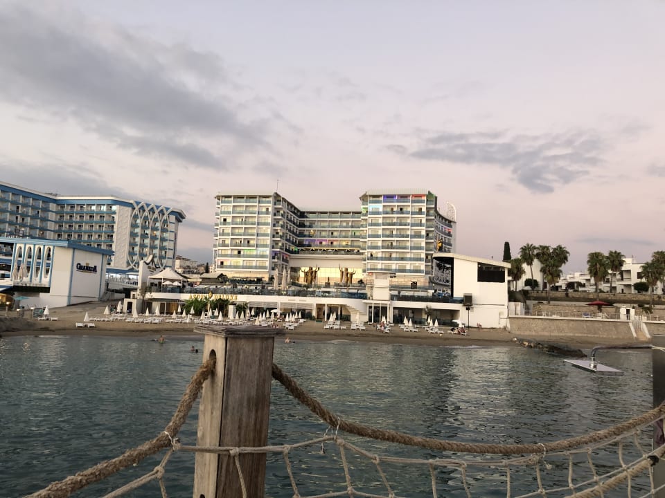 Außenansicht Azura Deluxe Resort & Spa Hotel