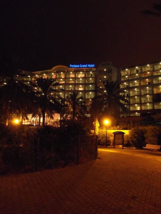 Außenansicht bei Nacht Pestana Grand Ocean Resort