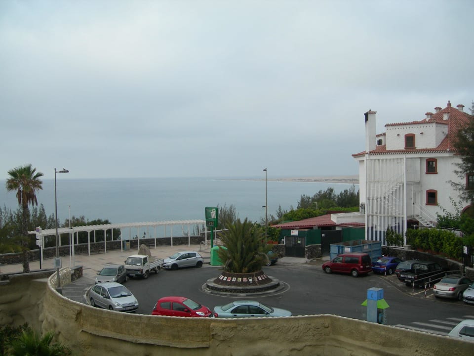 Weit weg sind die Dünen zu sehen. Hotel Europalace