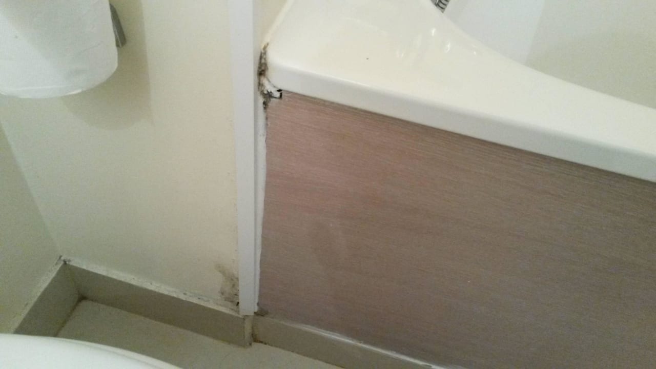 WC / Badewanne Campanile Val de France