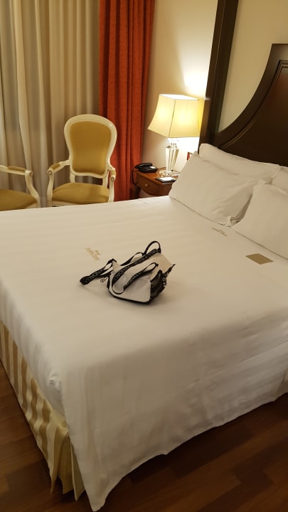 Zimmer Golden Tower Hotel