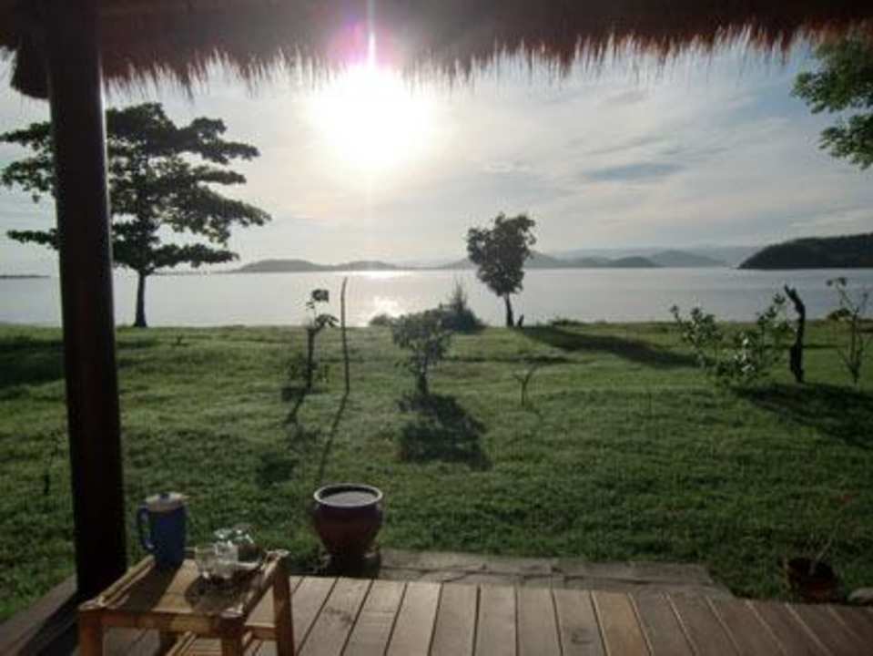 Sonnenaufgang vorm Bungalow Pearl Beach Resort