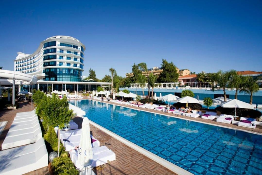 Pool Q Premium Resort