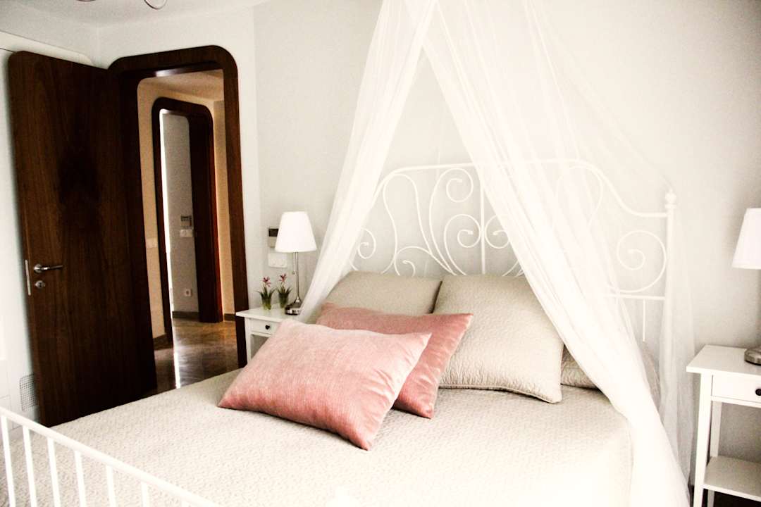 Masteroom RetrON Residence