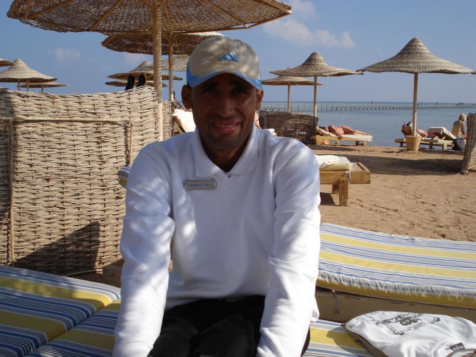Unsere nette Bedienung am Strand Pickalbatros Royal Moderna Resort-Sharm El Sheikh