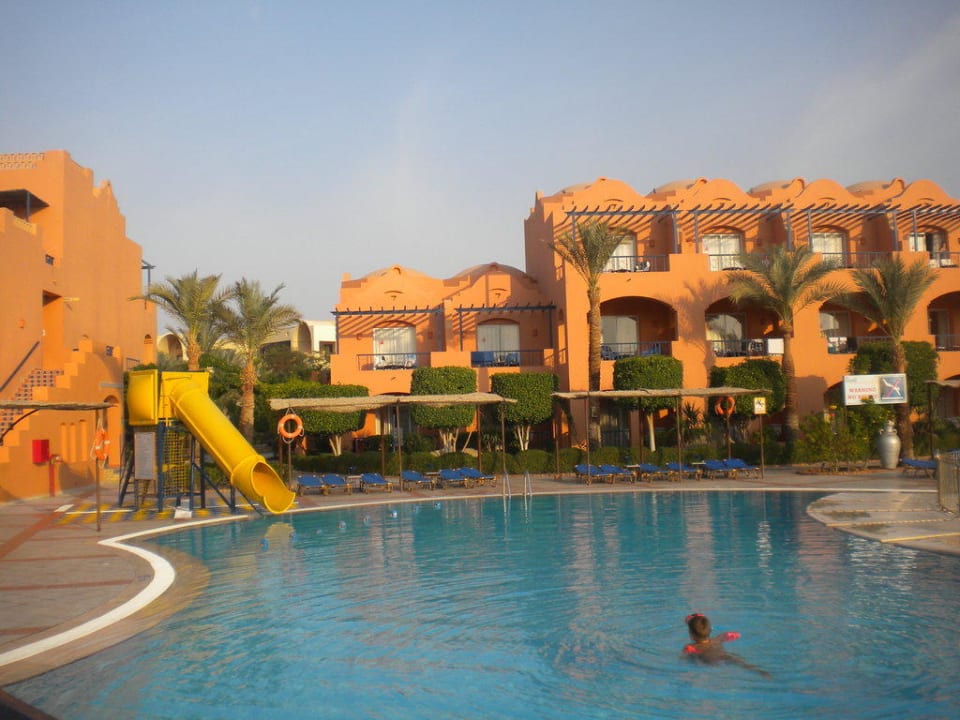 Teil vom Family-Pool mit Rutsche Jaz Makadi Oasis Resort