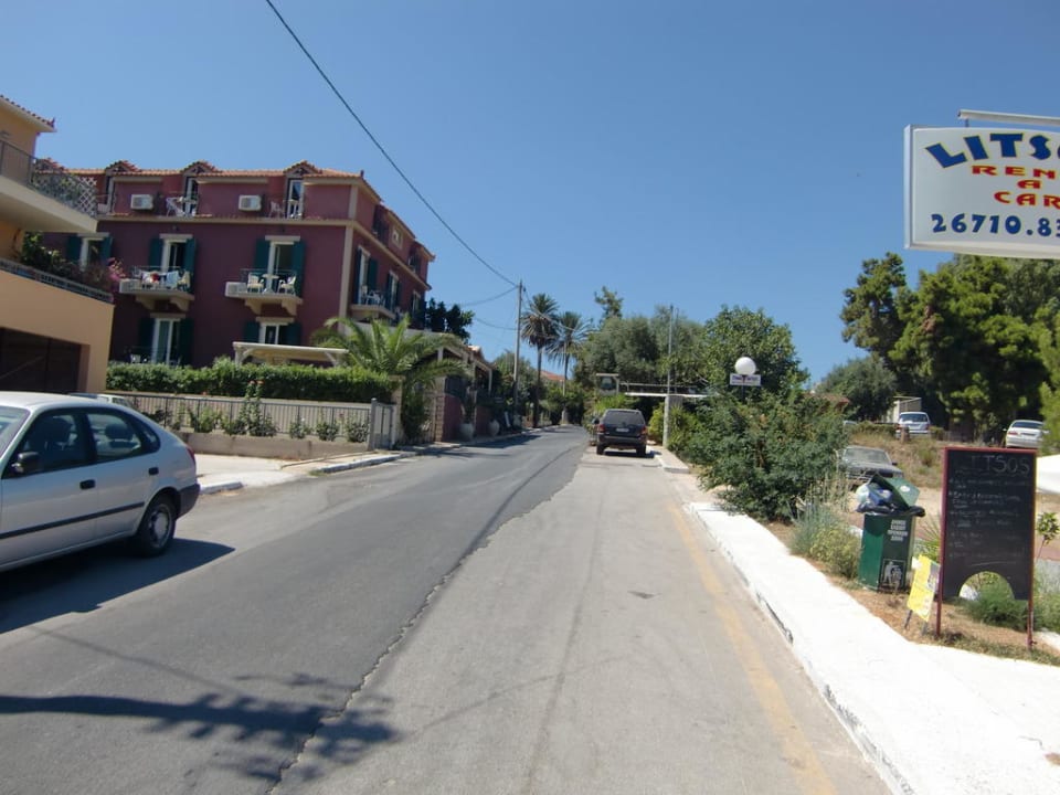 Straße vorm Hotel Hotel Captain's House