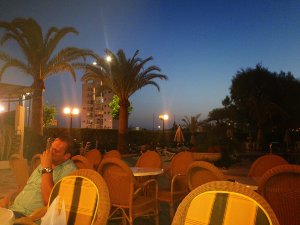 Die Poolanlage am Abend La Santa Maria Hotel