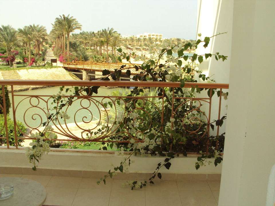 Vista del balcone sulla baia Brayka Bay Resort