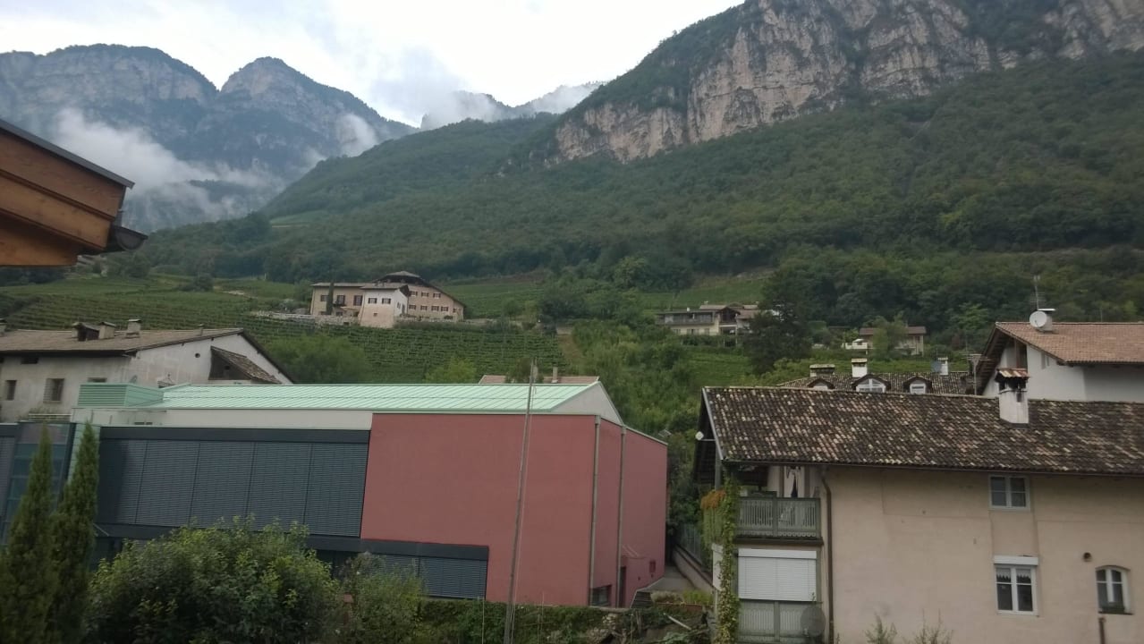 Von der Dachterrasse Blick auf Kurtatsch Gasthof Hotel Terzer