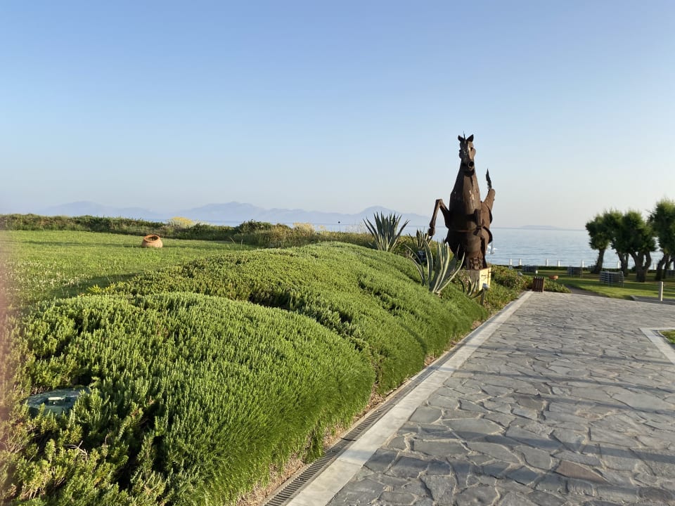 Gartenanlage Neptune Luxury Resort