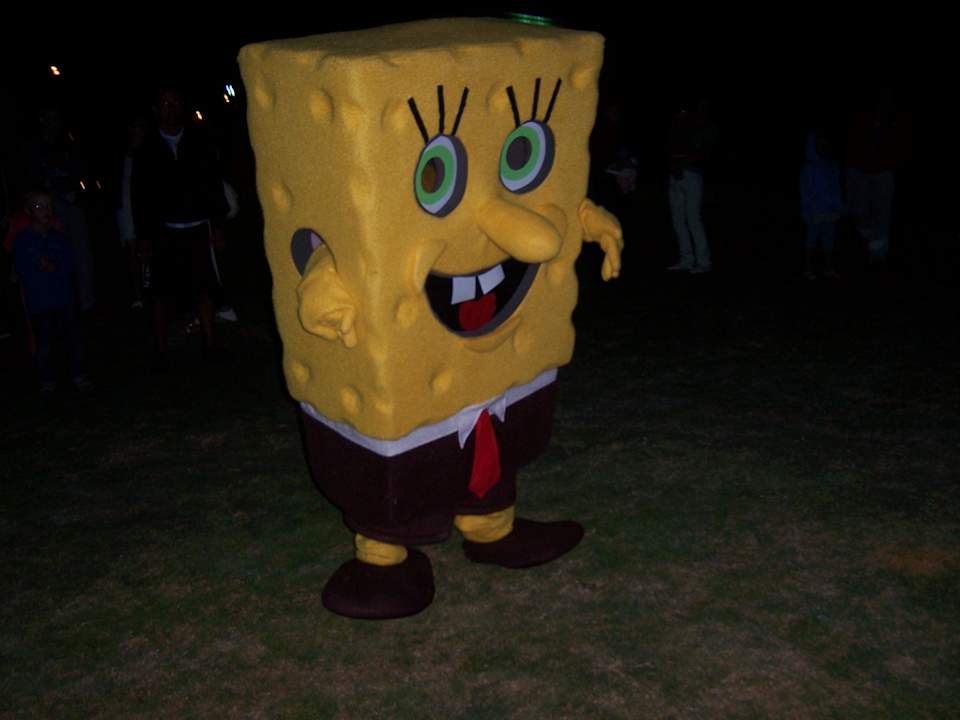 Sponge-Bob bei der Mini-Disco Pickalbatros Jungle Aqua Park Resort - Neverland Hurghada