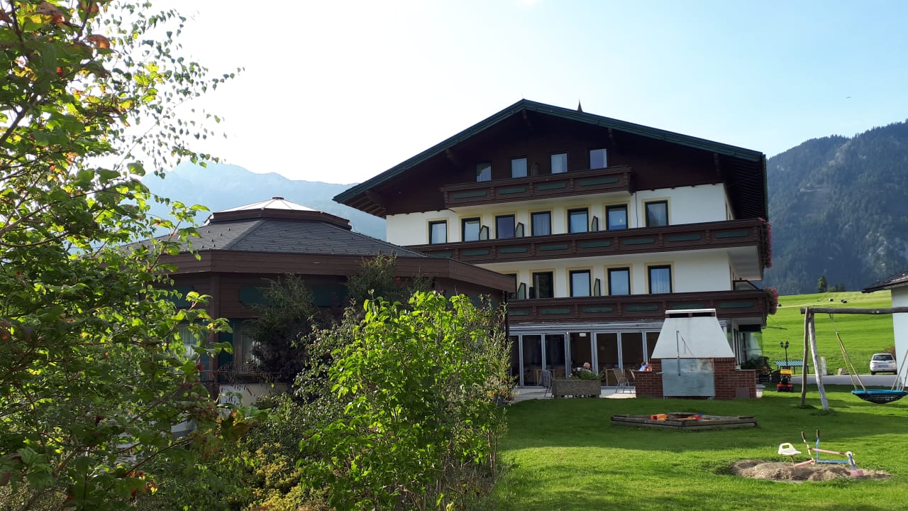 Außenansicht Hotel Berghof Mitterberg