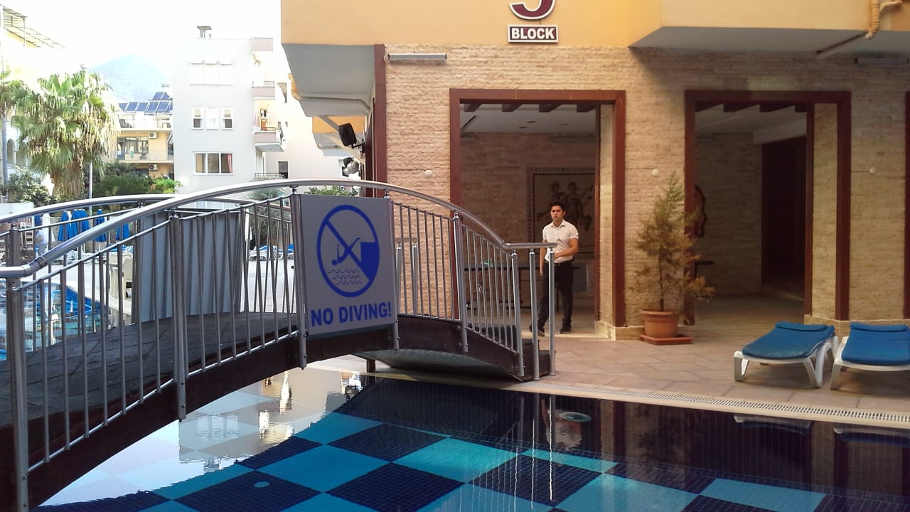 Pool Tac Premier Hotel & Spa